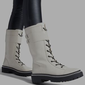 Shoe dazzle size 9 flat boots in birch white color